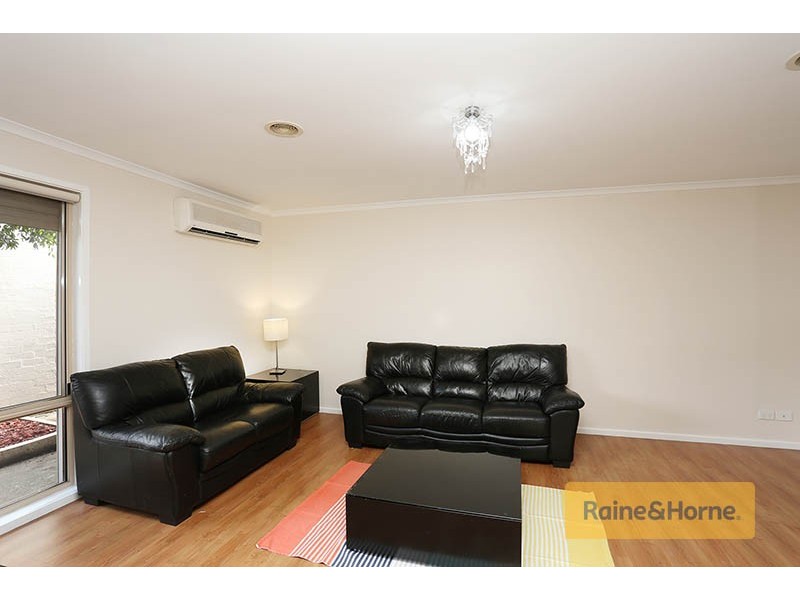 19 Lachlan Crescent, Roxburgh Park VIC 3064