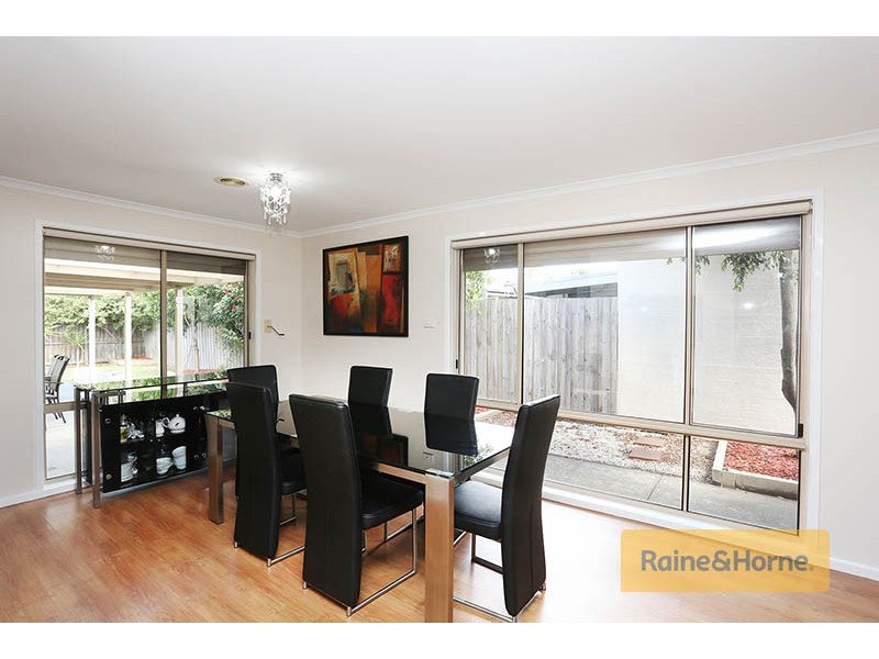 19 Lachlan Crescent, Roxburgh Park VIC 3064
