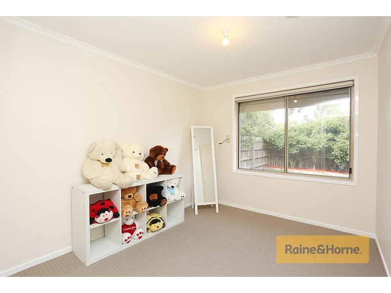 19 Lachlan Crescent, Roxburgh Park VIC 3064