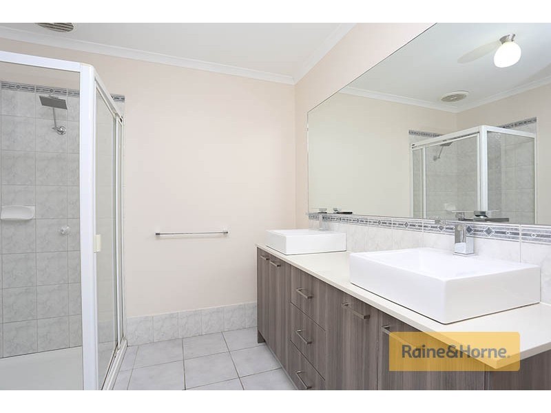 19 Lachlan Crescent, Roxburgh Park VIC 3064