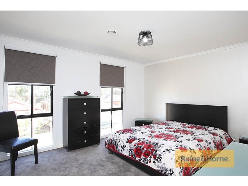 4 Corona Place, Roxburgh Park VIC 3064