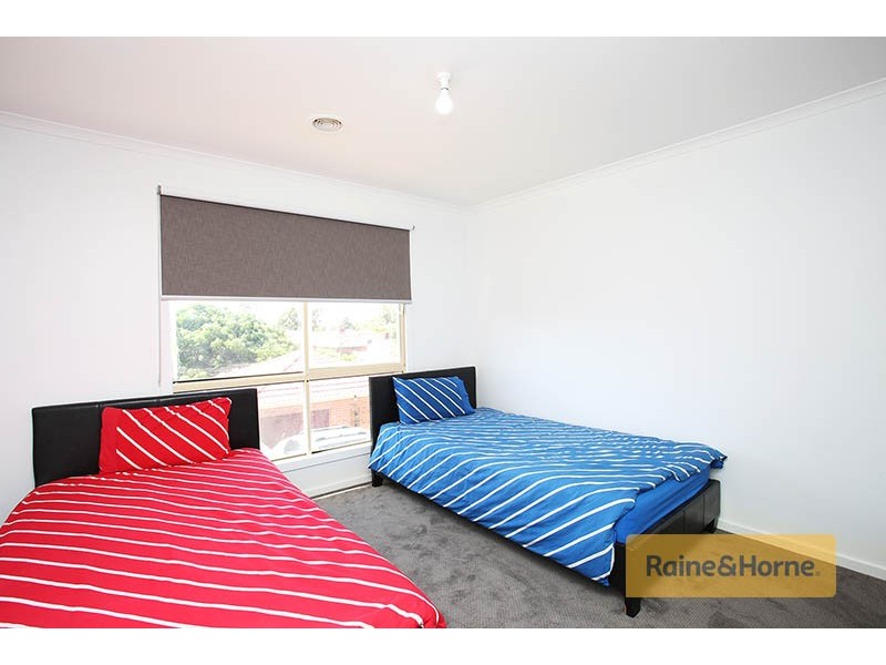 4 Corona Place, Roxburgh Park VIC 3064