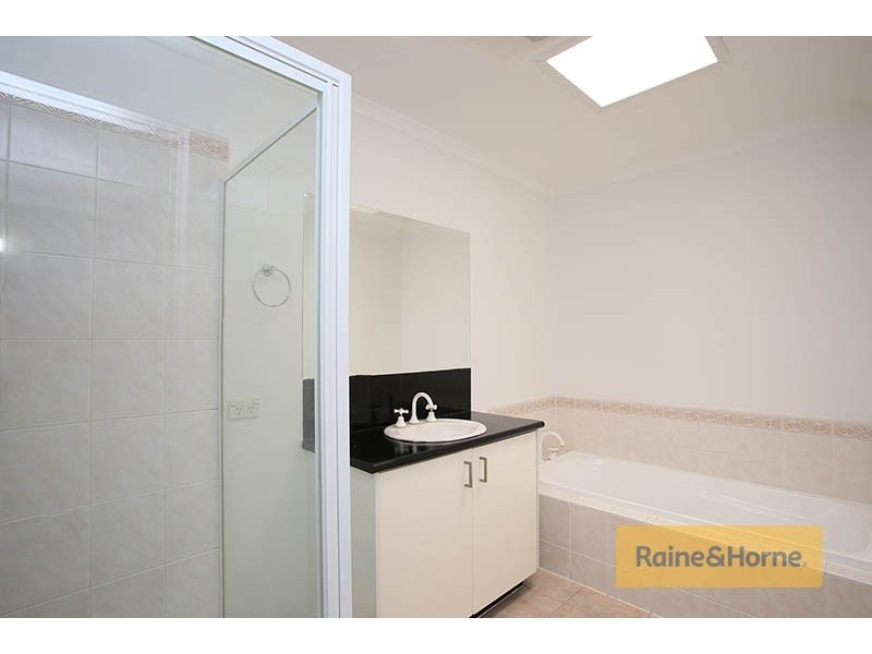 4 Corona Place, Roxburgh Park VIC 3064