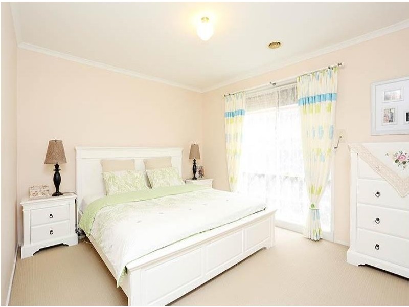 7 Sherwin Place, Roxburgh Park VIC 3064