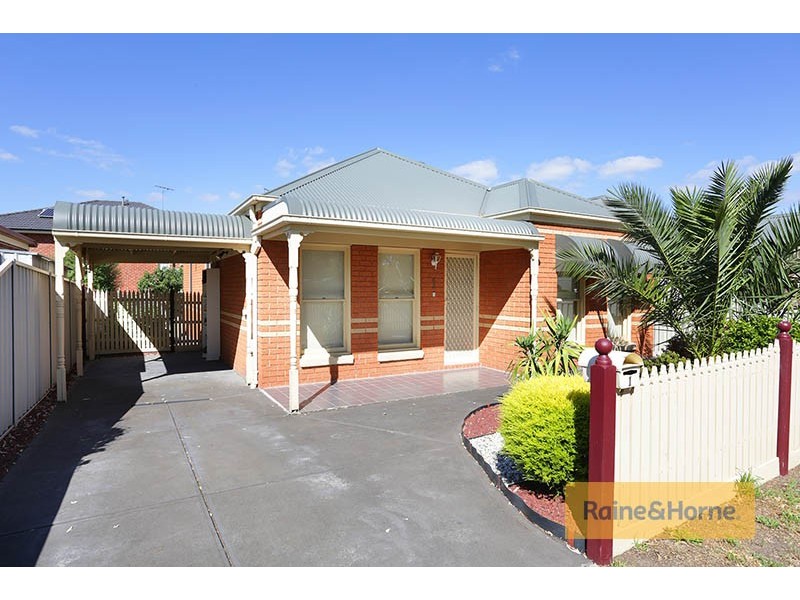1 Woodlea Crescent, Craigieburn VIC 3064