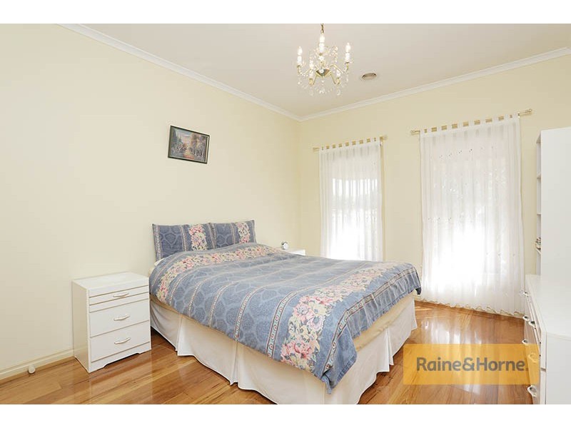 1 Woodlea Crescent, Craigieburn VIC 3064