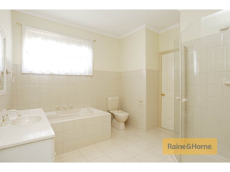 1 Woodlea Crescent, Craigieburn VIC 3064