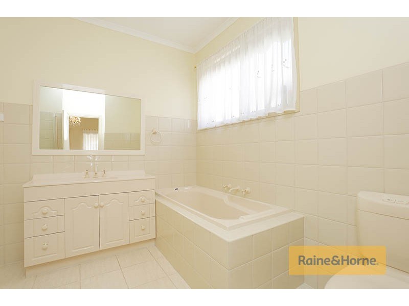 1 Woodlea Crescent, Craigieburn VIC 3064