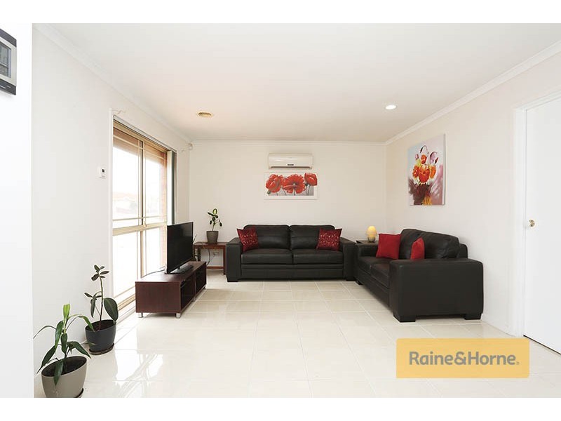 34 Murchison Drive, Roxburgh Park VIC 3064