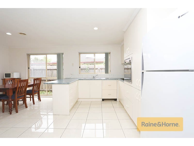 34 Murchison Drive, Roxburgh Park VIC 3064