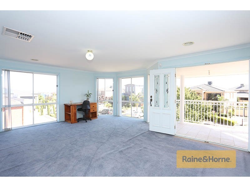 40 Douglas Mawson Drive, Roxburgh Park VIC 3064