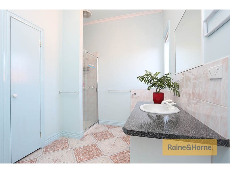 40 Douglas Mawson Drive, Roxburgh Park VIC 3064