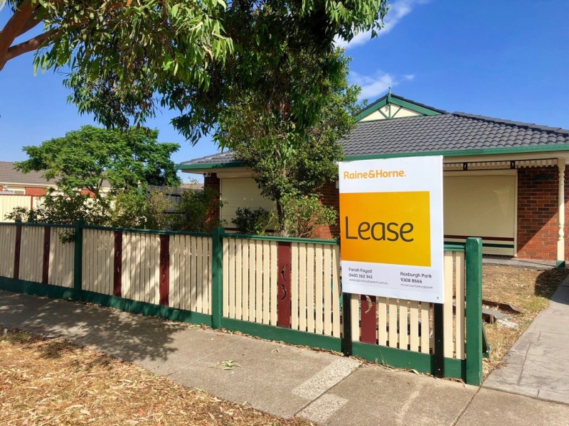 16 Sommeville Drive, Roxburgh Park VIC 3064