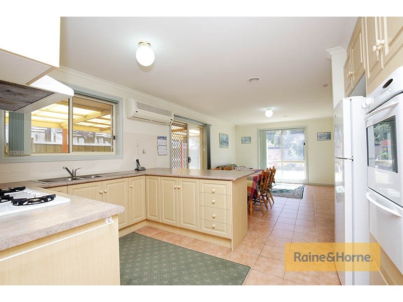 8 Vela Place, Roxburgh Park VIC 3064