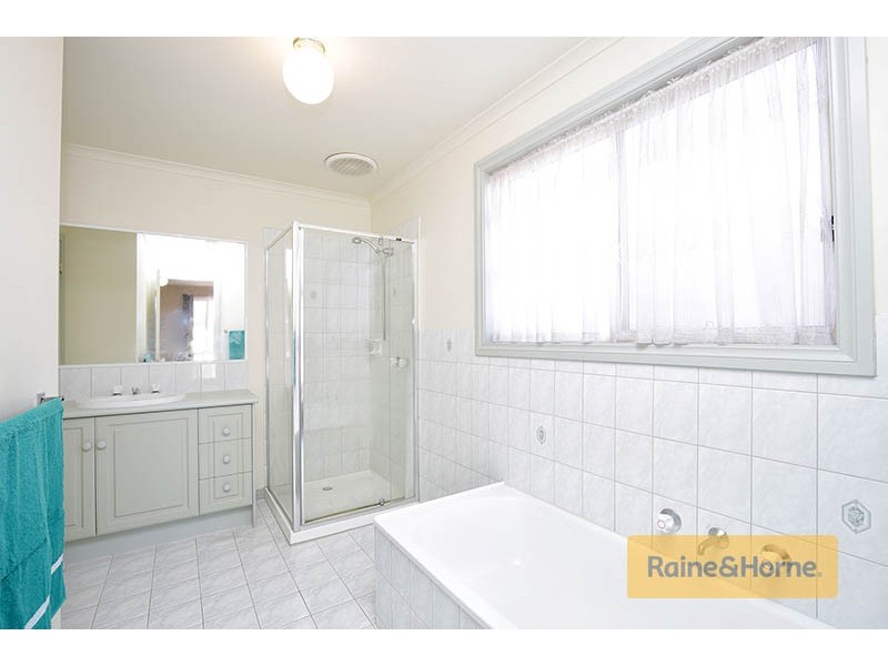 8 Vela Place, Roxburgh Park VIC 3064