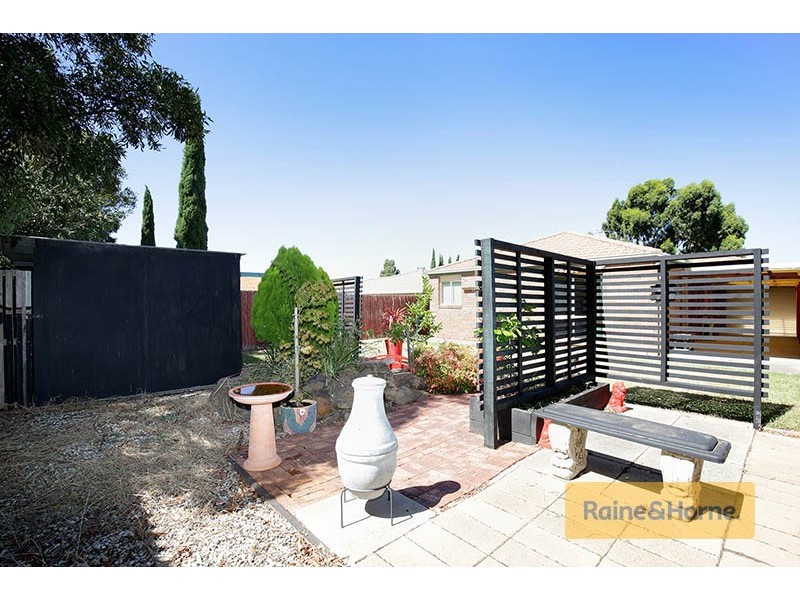 8 Vela Place, Roxburgh Park VIC 3064