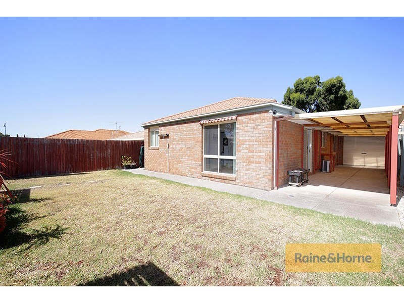 8 Vela Place, Roxburgh Park VIC 3064