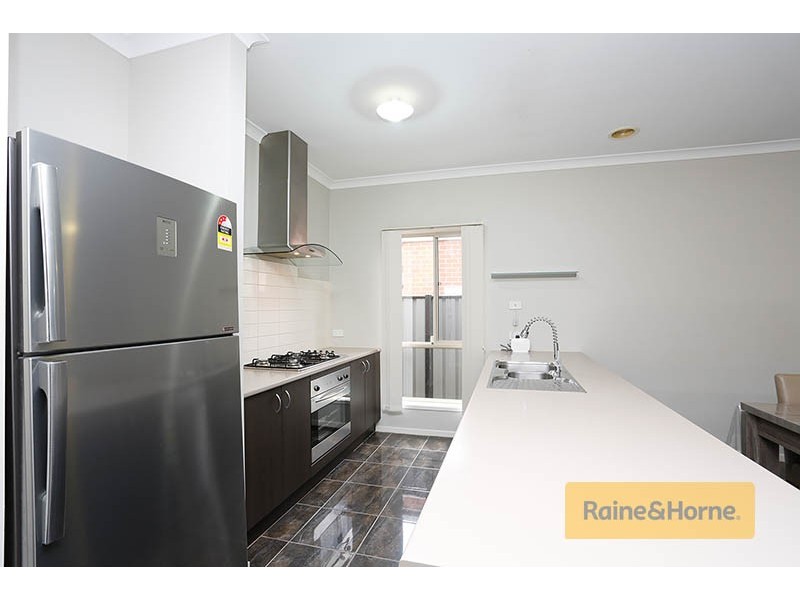 10 Lewisham Place, Craigieburn VIC 3064