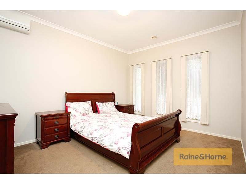 10 Lewisham Place, Craigieburn VIC 3064