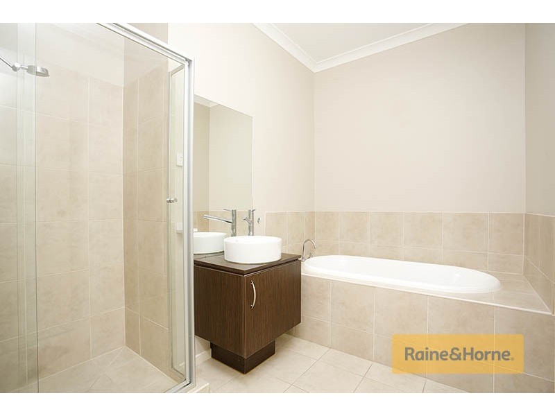 10 Lewisham Place, Craigieburn VIC 3064