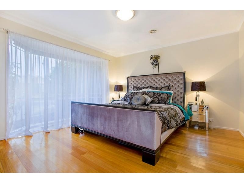 8 Gathray Court, Roxburgh Park VIC 3064