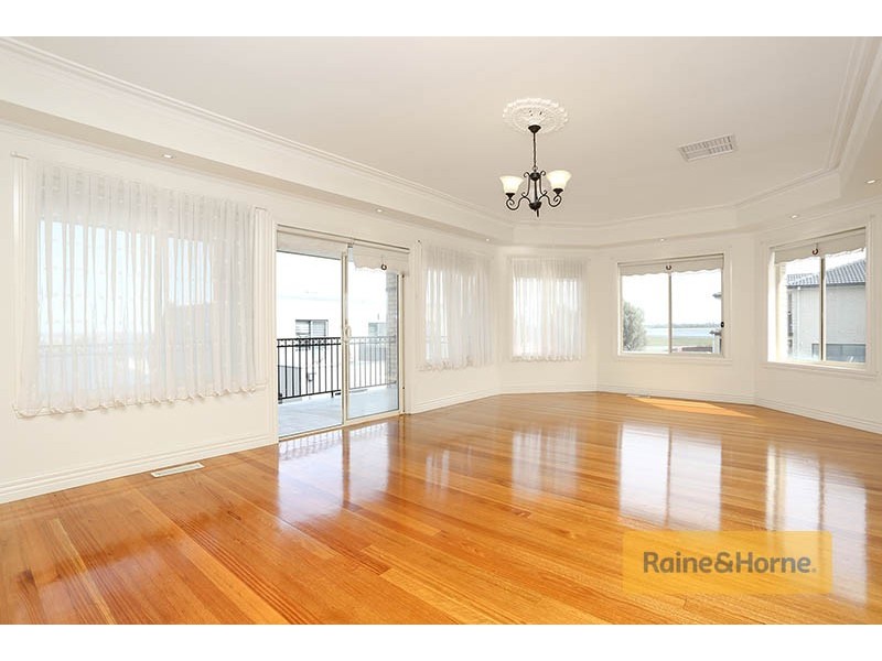 3 Gaussberg Walk, Roxburgh Park VIC 3064