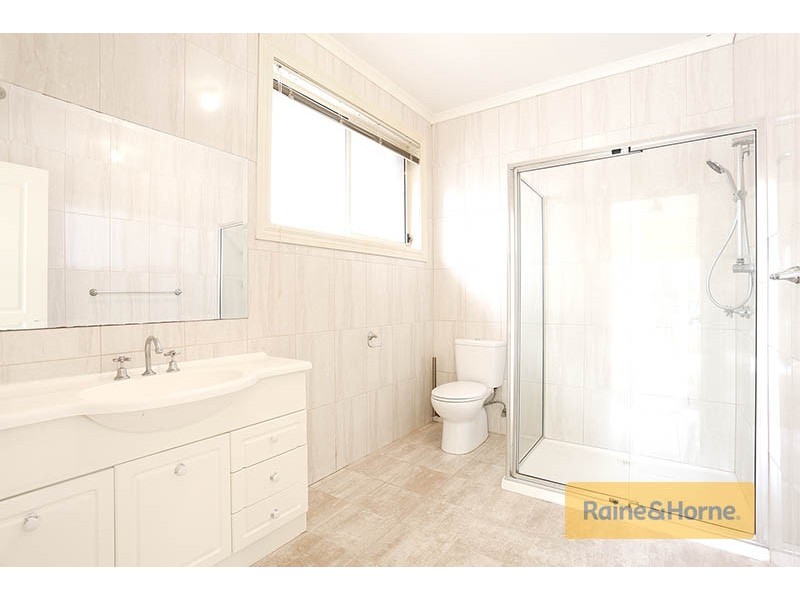 3 Gaussberg Walk, Roxburgh Park VIC 3064