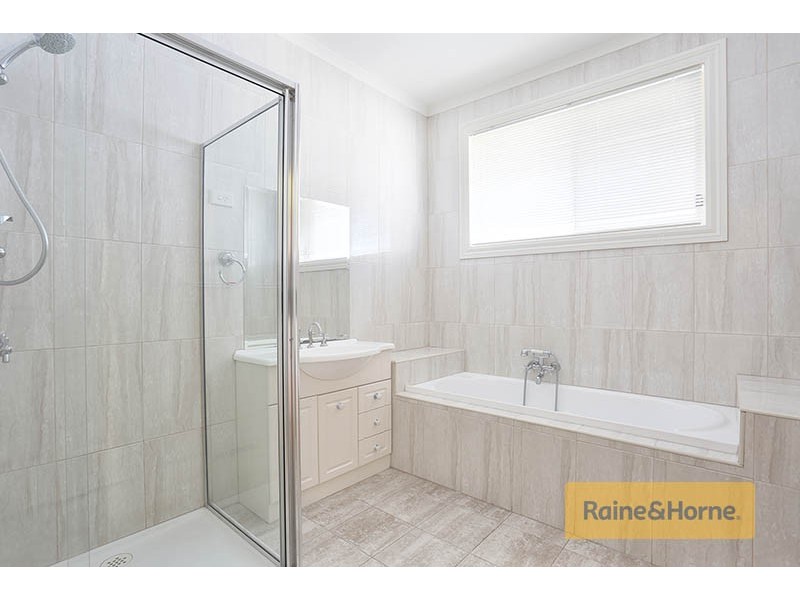 3 Gaussberg Walk, Roxburgh Park VIC 3064