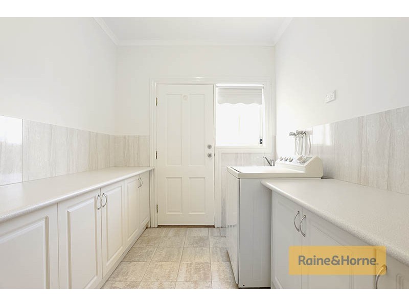 3 Gaussberg Walk, Roxburgh Park VIC 3064