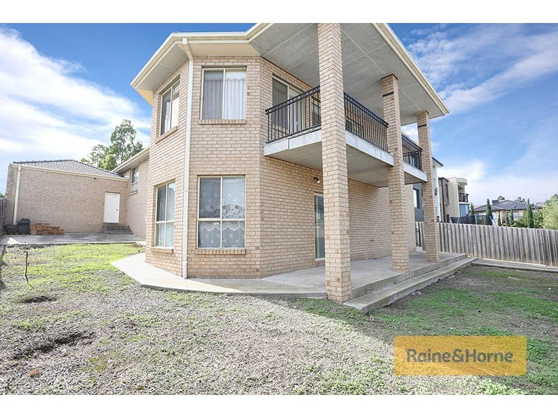 3 Gaussberg Walk, Roxburgh Park VIC 3064