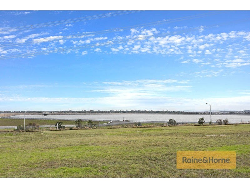 3 Gaussberg Walk, Roxburgh Park VIC 3064