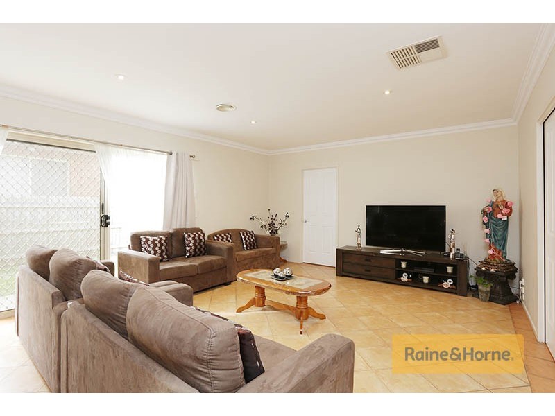 12 Chesterville Court, Roxburgh Park VIC 3064