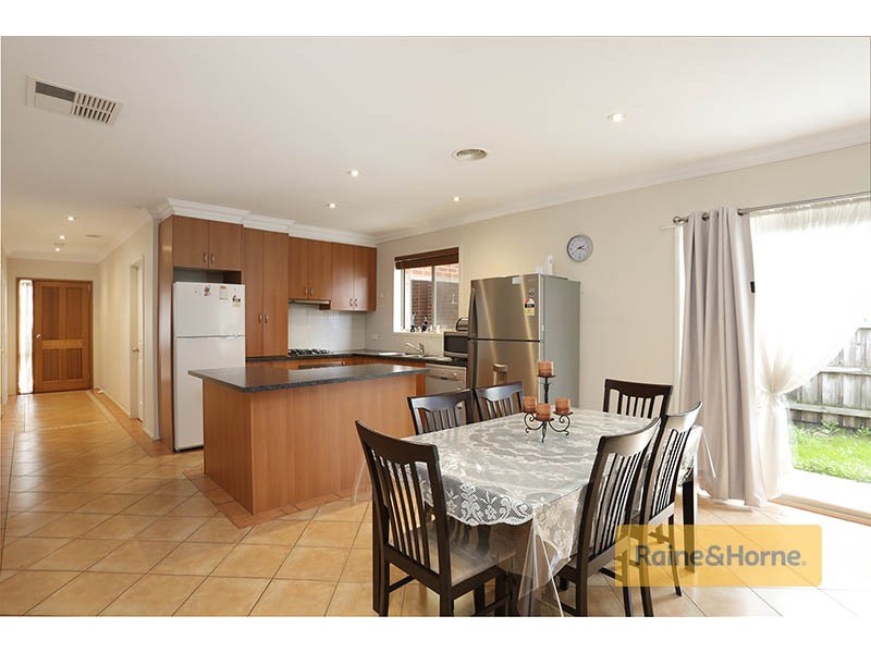 12 Chesterville Court, Roxburgh Park VIC 3064