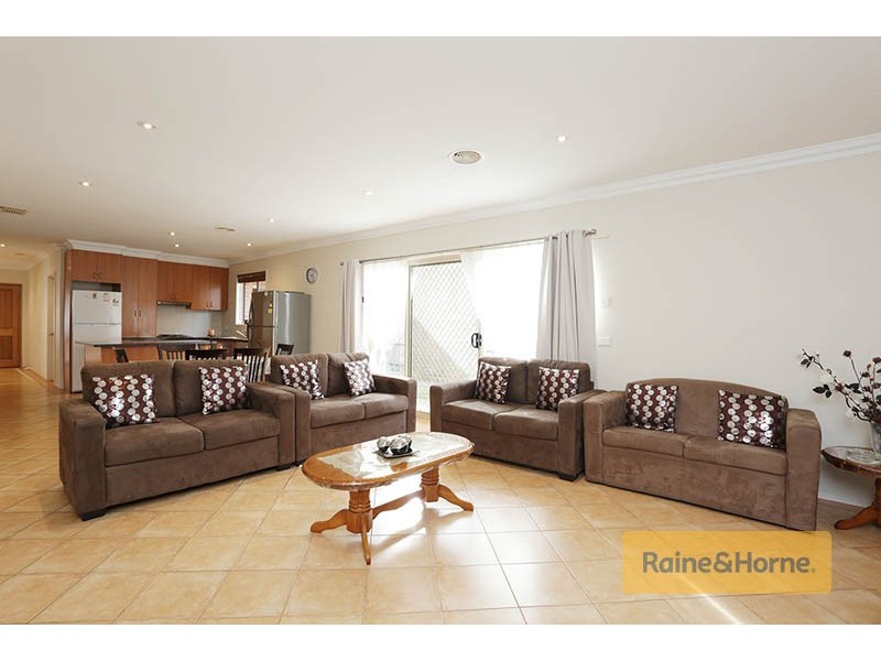 12 Chesterville Court, Roxburgh Park VIC 3064