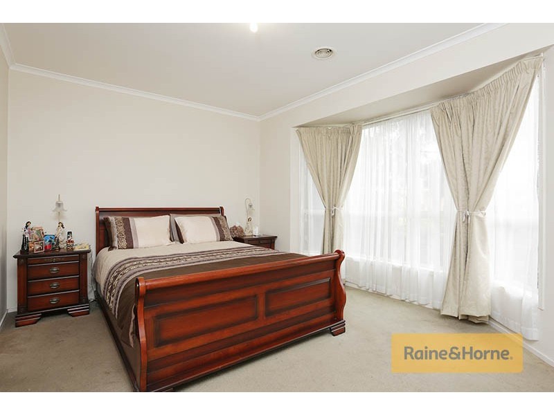 12 Chesterville Court, Roxburgh Park VIC 3064