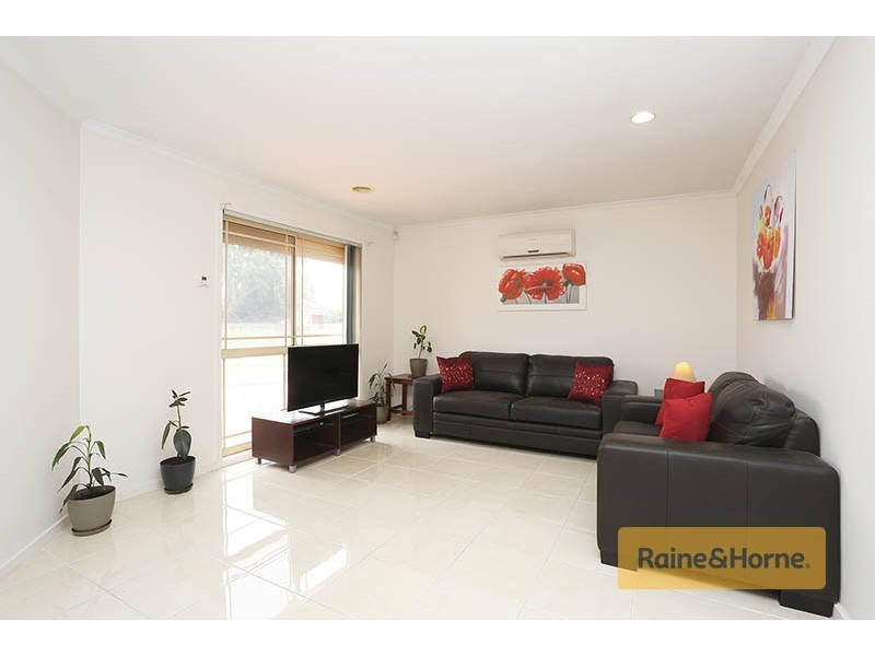 34 Murchison Drive, Roxburgh Park VIC 3064