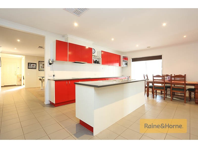 61 Flagstaff Loop, Craigieburn VIC 3064