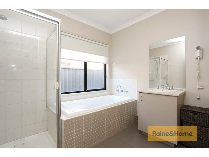 61 Flagstaff Loop, Craigieburn VIC 3064