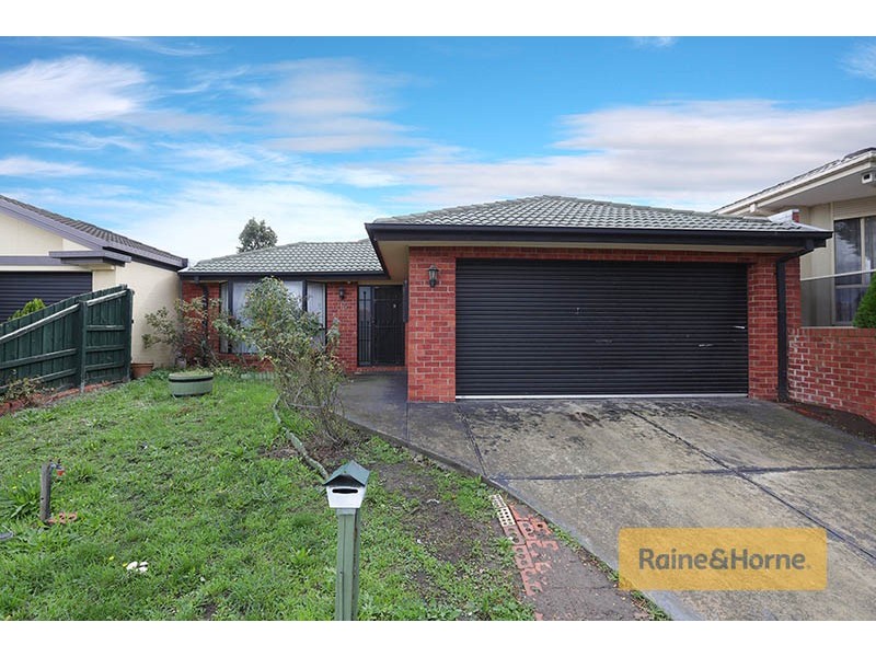 15 Thompson Crescent, Roxburgh Park VIC 3064