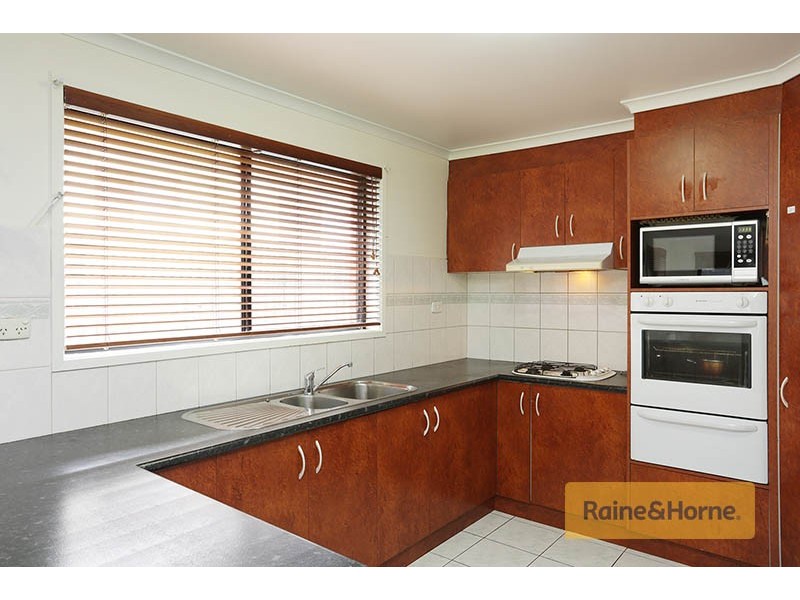 15 Thompson Crescent, Roxburgh Park VIC 3064