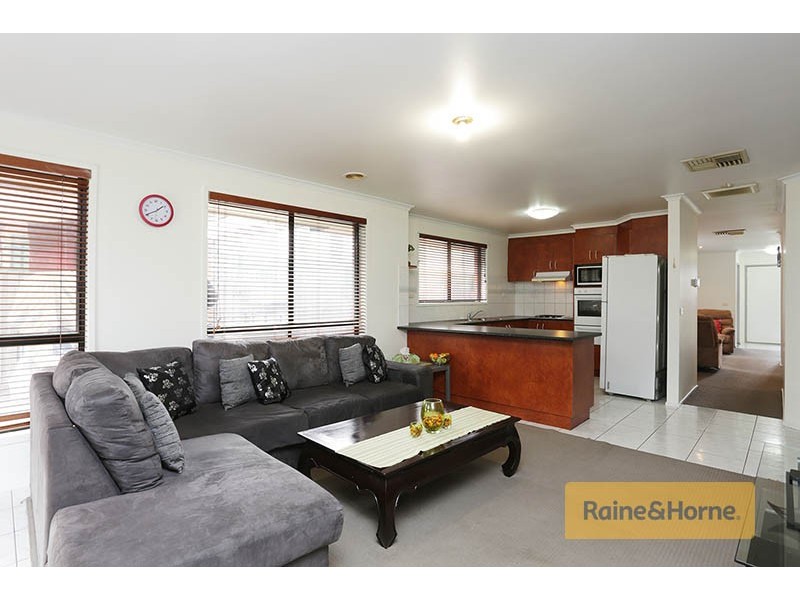 15 Thompson Crescent, Roxburgh Park VIC 3064