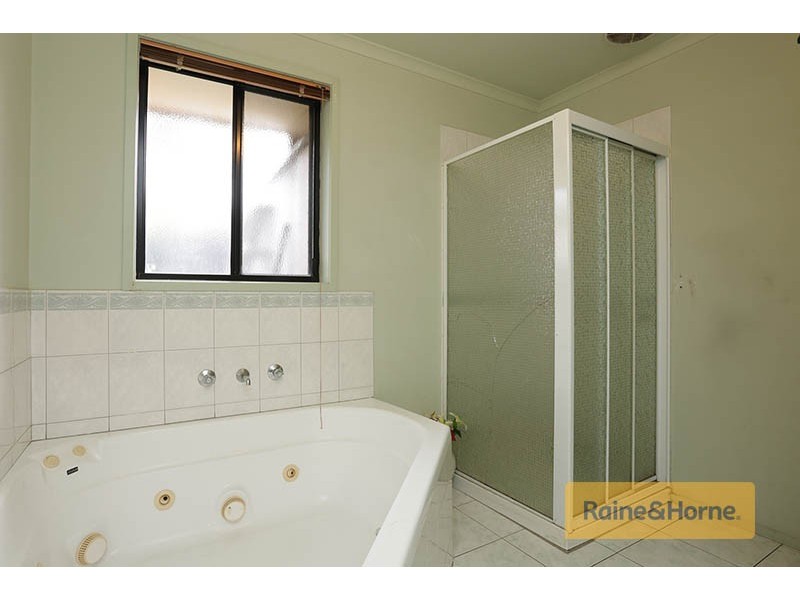 15 Thompson Crescent, Roxburgh Park VIC 3064