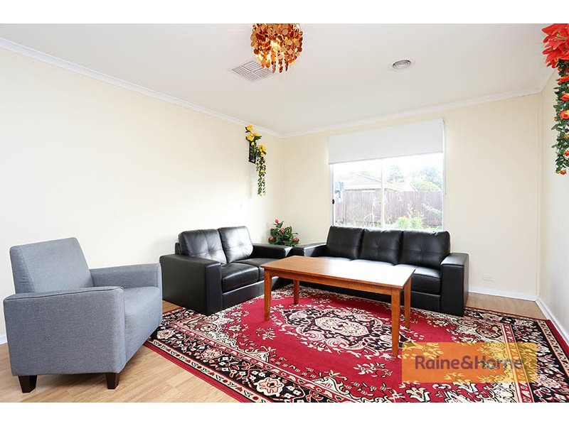 2 Navarre Court, Meadow Heights VIC 3048