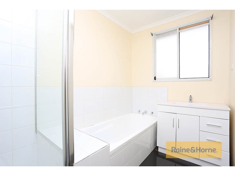 2 Navarre Court, Meadow Heights VIC 3048