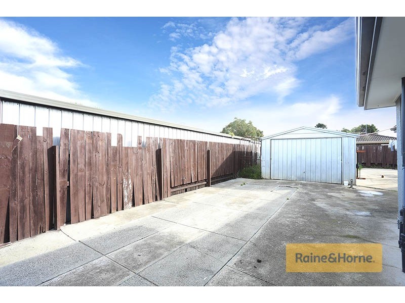 2 Navarre Court, Meadow Heights VIC 3048