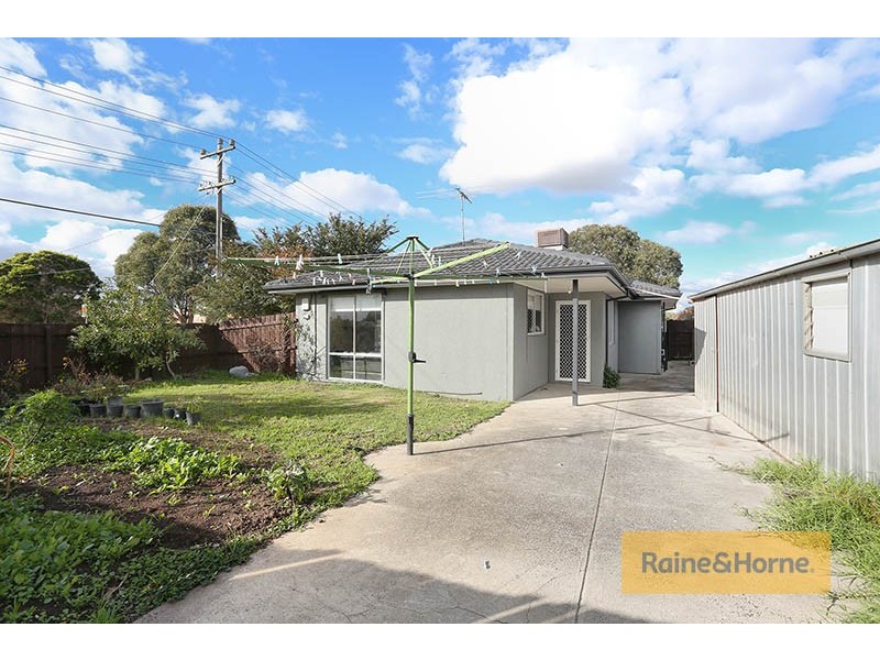 2 Navarre Court, Meadow Heights VIC 3048