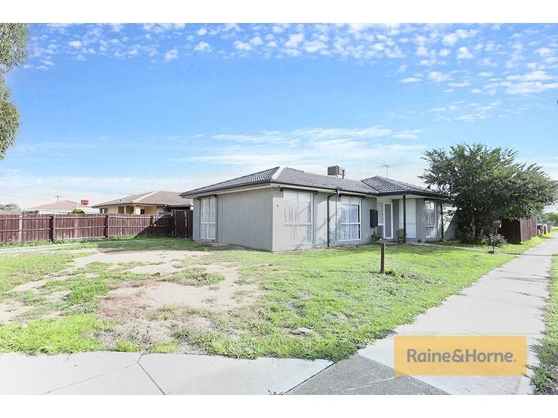 2 Navarre Court, Meadow Heights VIC 3048