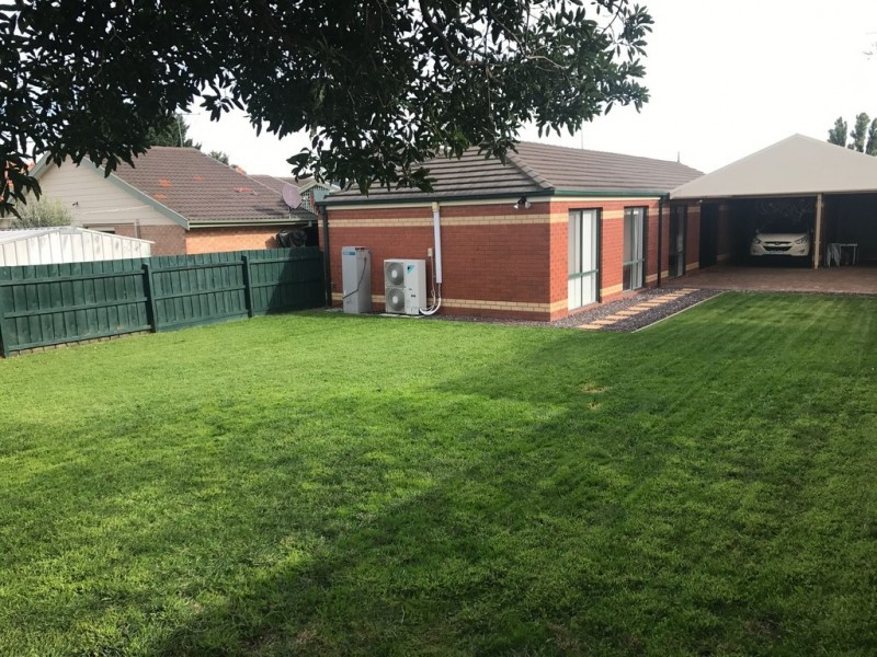 5 Parkinson Way, Roxburgh Park VIC 3064