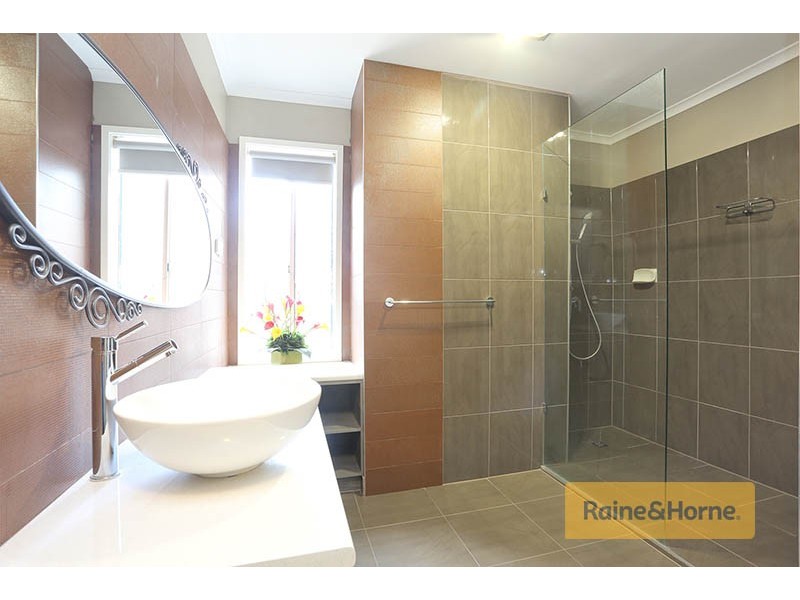 8 Emerson Court, Roxburgh Park VIC 3064