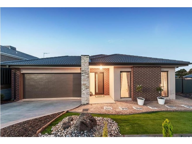 4 Iron Bridge Road, Craigieburn VIC 3064